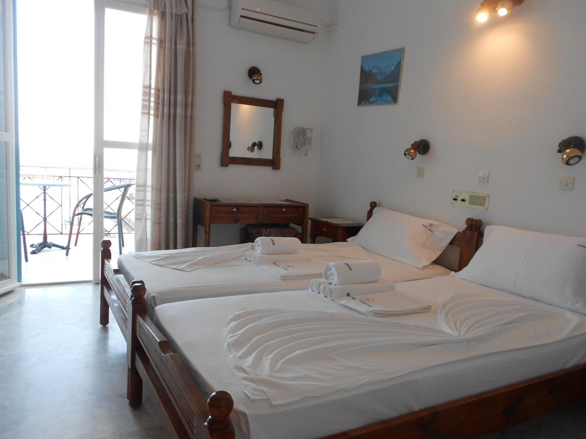 Zorbas Hotel Pythagoreio  Room photo